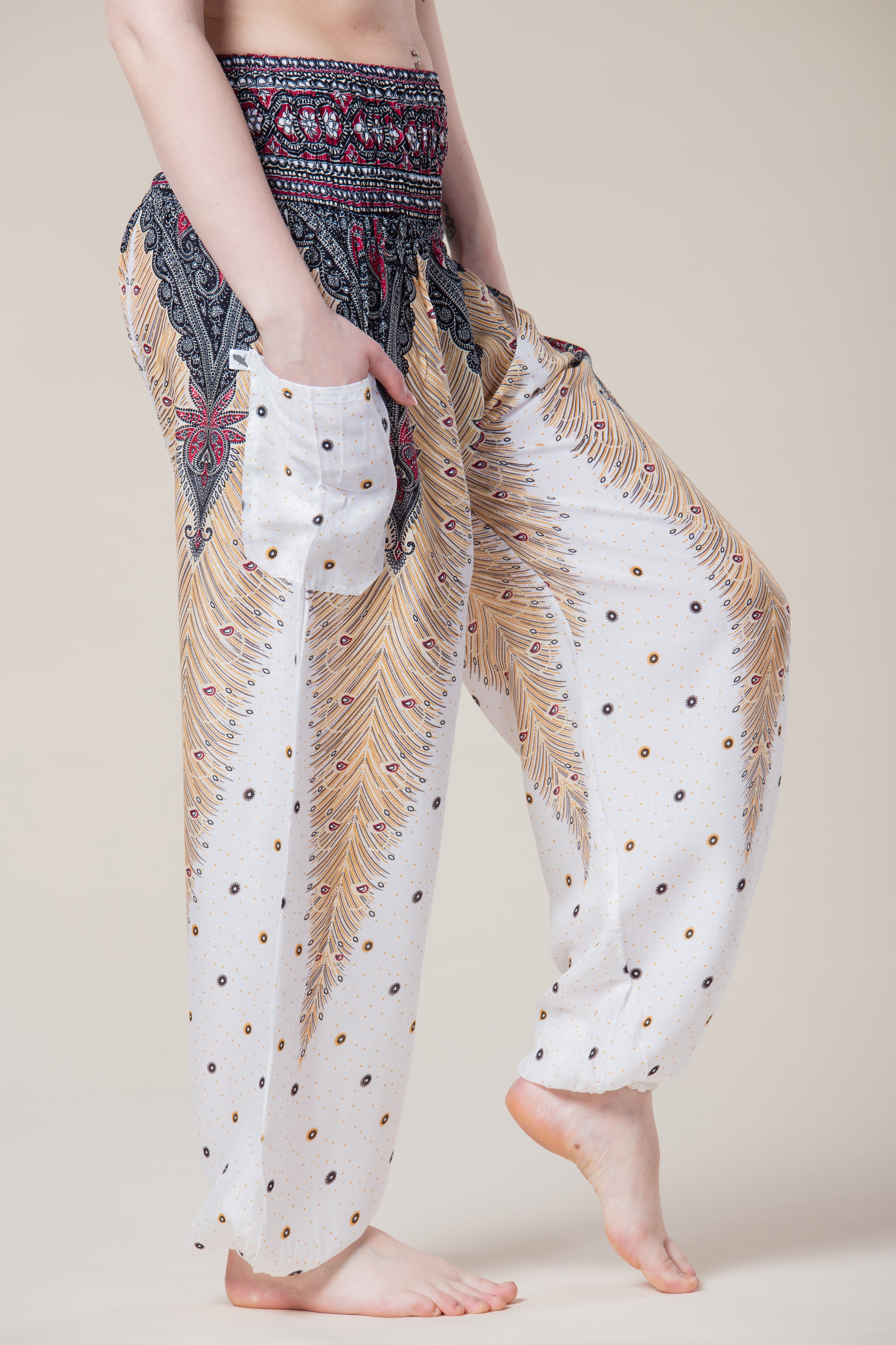 Peacock Feather White Artisan Haaremihousut - Berry Piper